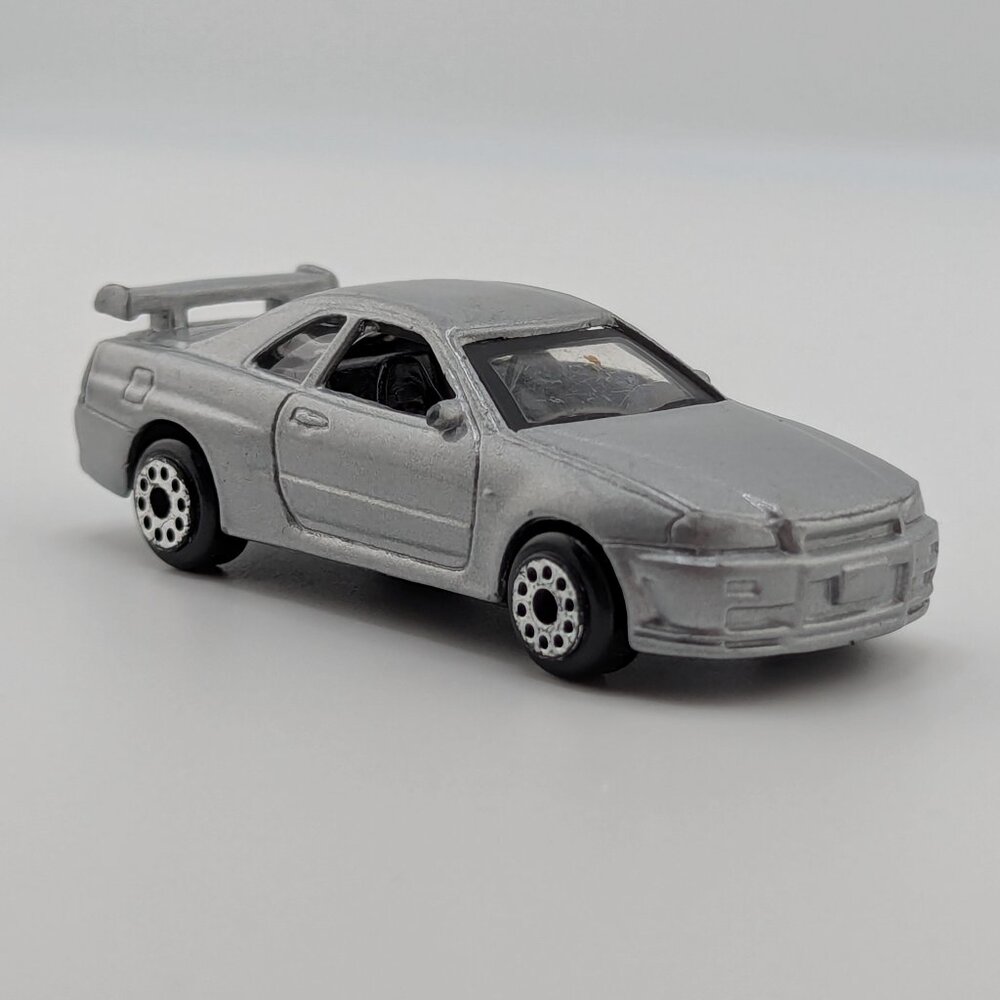 Nissan Skyline GT-R Diecast 1:64 – Silver JDM Classic (Loose)